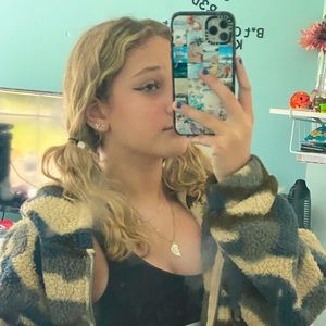 Meet your Posher, Ava